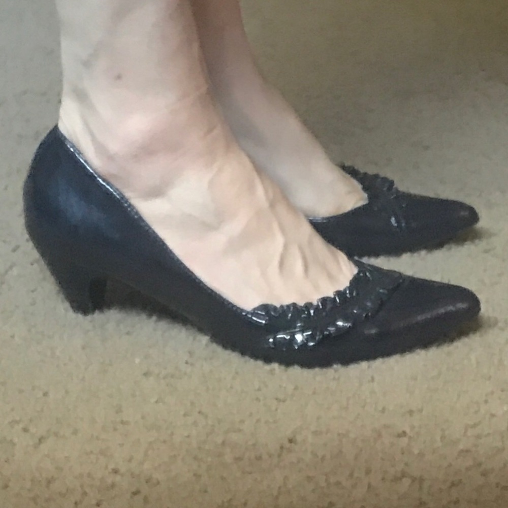 Steve Madden navy blue pumps